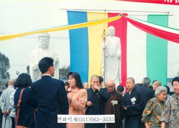 대만 대중 만불사 신도, 연화석재에서 초청 법회 행사중 행사인원 280명(스님 30명)