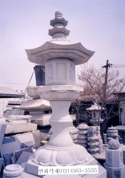 8각 석등 13자(사리석등)