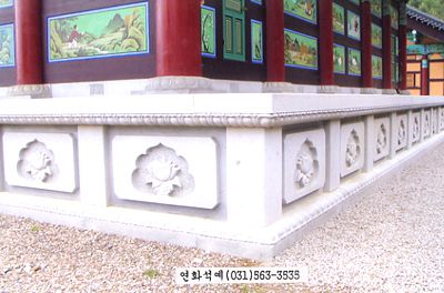법당 건축석