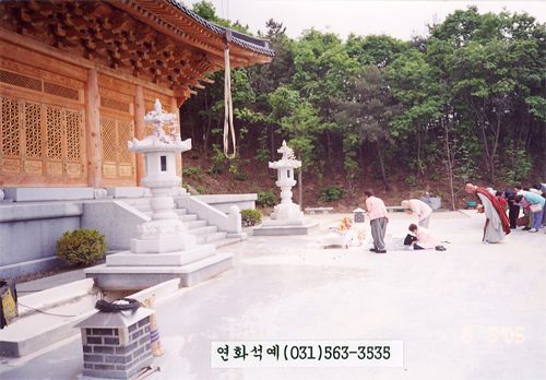 정법사 완공 법회중