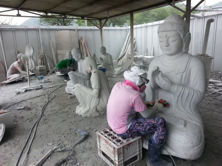 초전 법륜상 (오비구상 조성중)