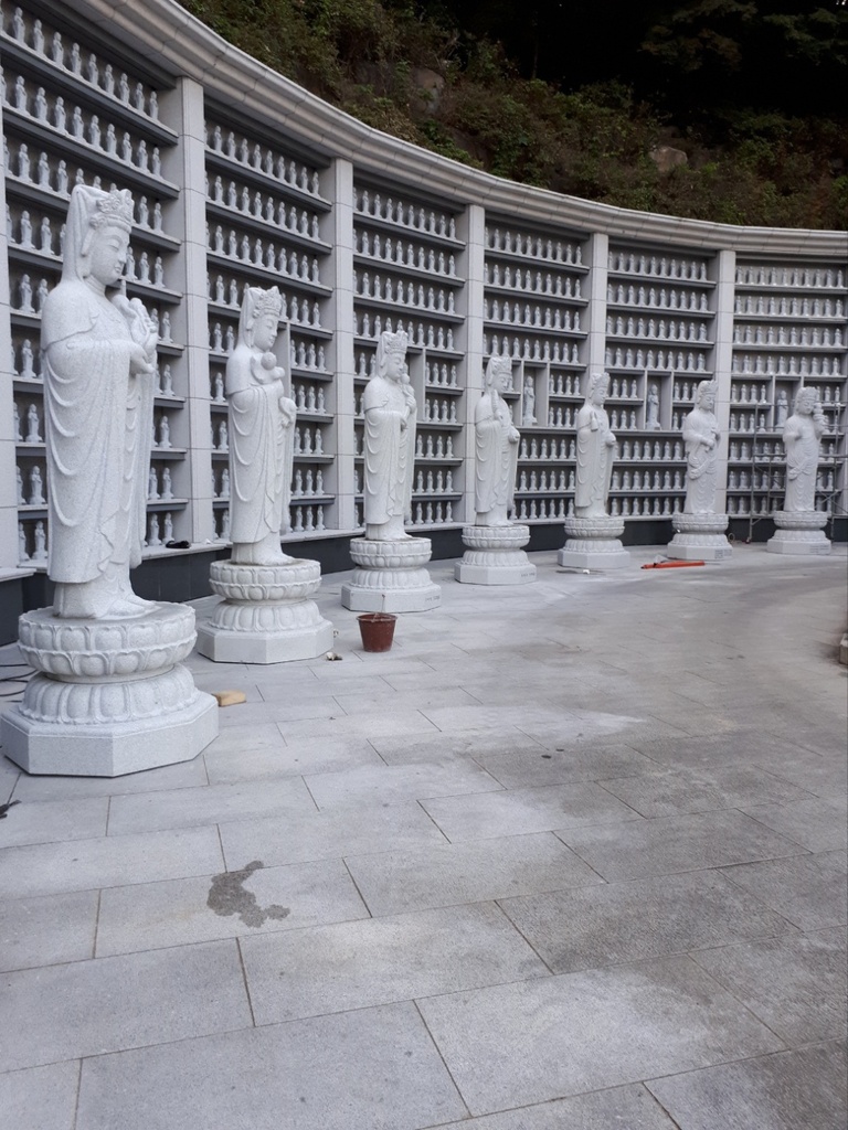 서울 삼성동 봉은사 23보살상 조각 제작중