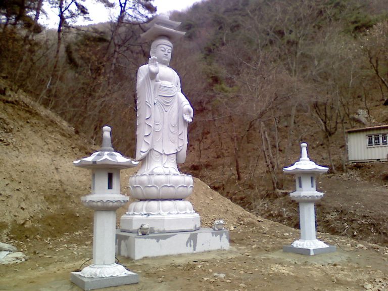 미륵 불상 시공중